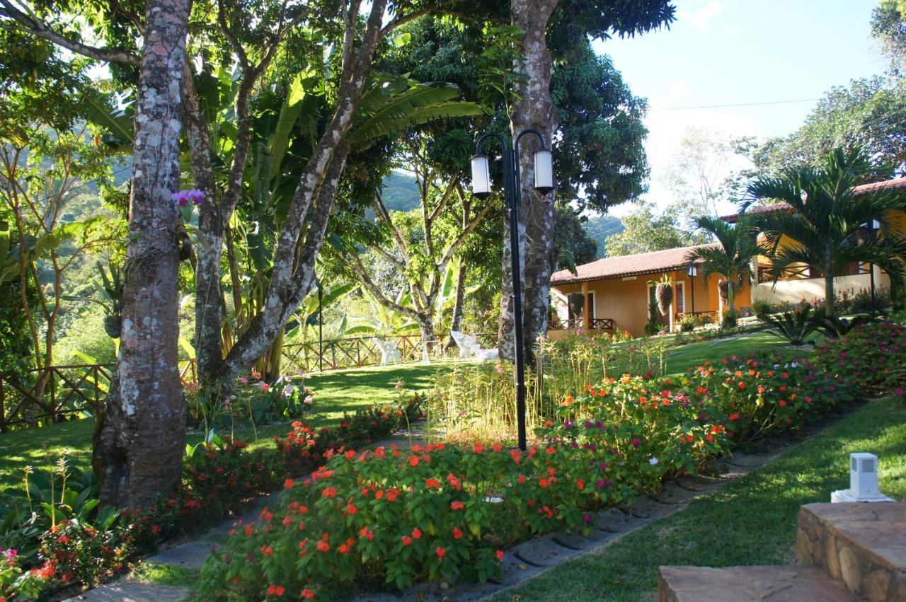 Hotel Cantinho Das Flores Guaramiranga Buitenkant foto